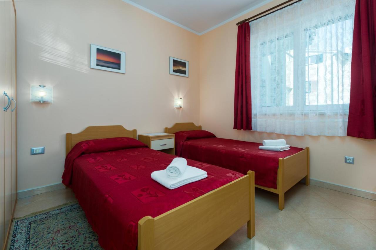 Apartments Maria Poreč Exterior foto